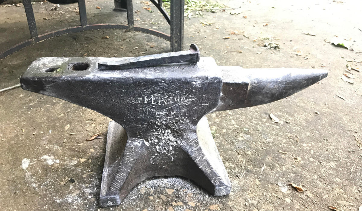 Trenton 126lb Mouse Hole Anvil Identification