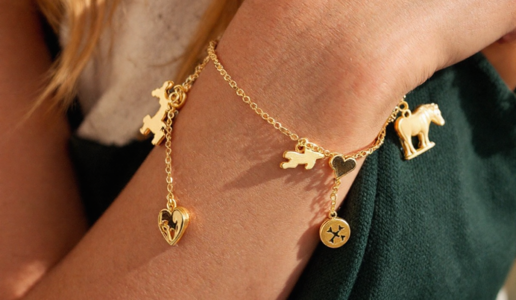 Gold-Charm-Bracelets-1024x597 Impressive Gold Jewelry Pieces Every Woman Should Own in 2025