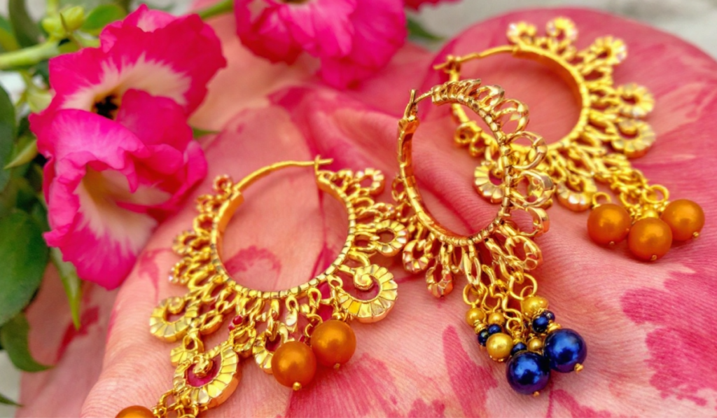 Gold-Hoops-with-Unique-Designs-1024x597 Impressive Gold Jewelry Pieces Every Woman Should Own in 2025